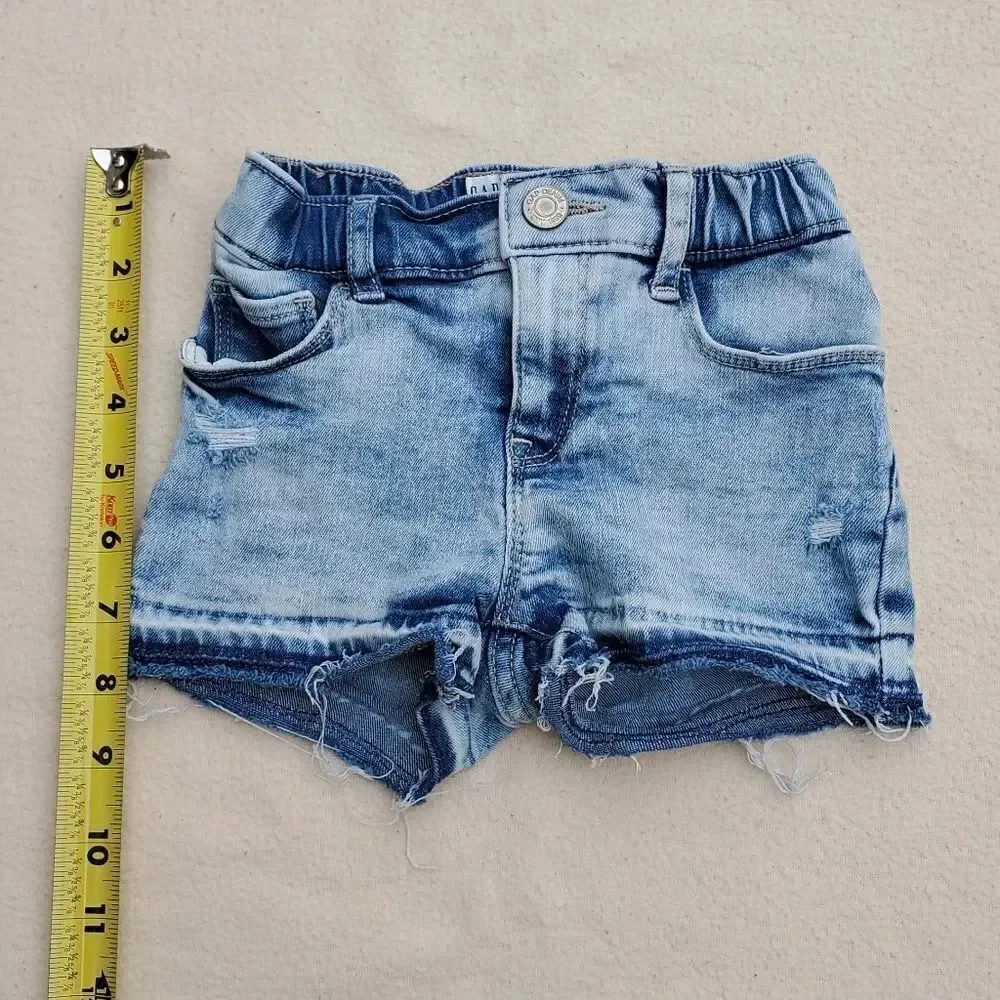 GAP Shortie distressed light wash denim jean shorts Size 4
